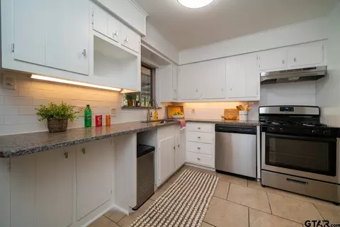 2300 E Devine, Tyler, TX 75701 photo 4