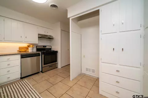 2300 E Devine, Tyler, TX 75701 photo 5