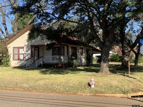 202 Kickapoo St, Jacksonville, TX 75766 photo 2