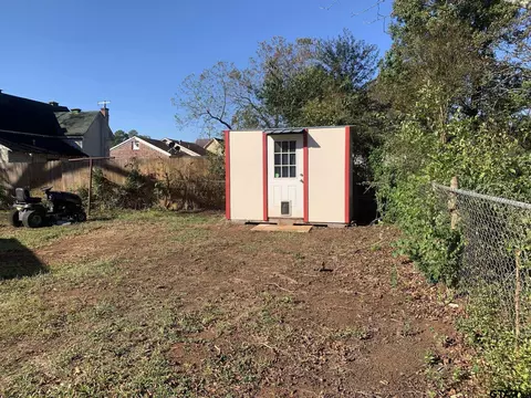 202 Kickapoo St, Jacksonville, TX 75766 photo 6