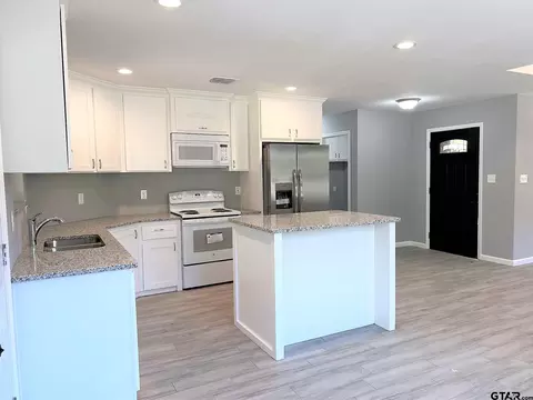1605 E 9th, Mount Pleasant, TX 75455 photo 4