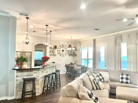 501 E Crews, Overton, TX 75684 photo 5