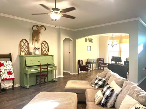 501 E Crews, Overton, TX 75684 photo 17