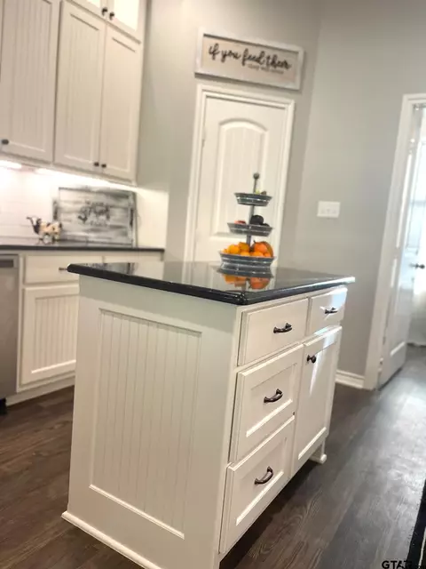 501 E Crews, Overton, TX 75684 photo 8