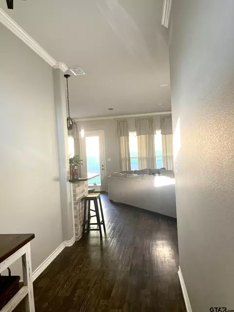 501 E Crews, Overton, TX 75684 photo 4
