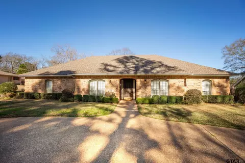 1004 Ruby St, Gilmer, TX 75644 photo 1