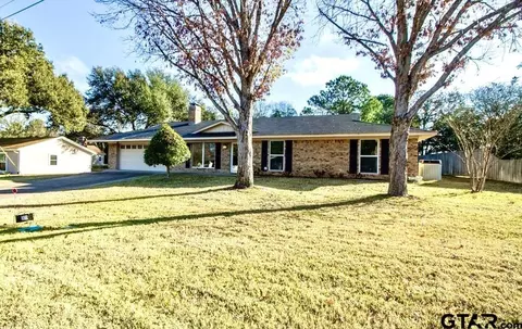 305 Hideaway Ln E, Hideaway, TX 75771 photo 1
