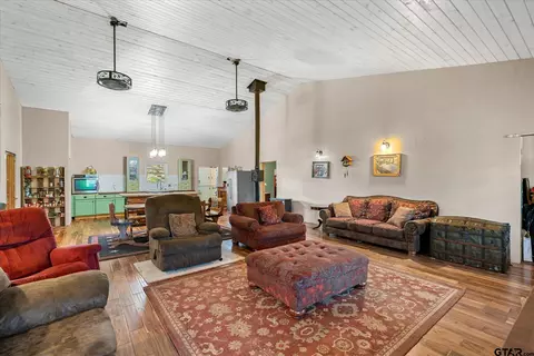 2443 Fm 315 S, Chandler, TX 75758