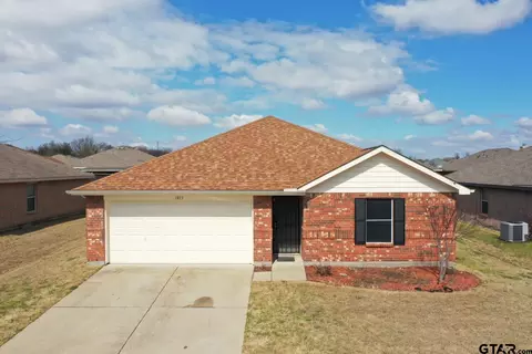 1813 Ridgecrest Dr, Terrell, TX 75160 photo 1