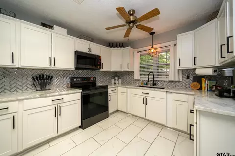 202 Ewing St, Longview, TX 75602 photo 12