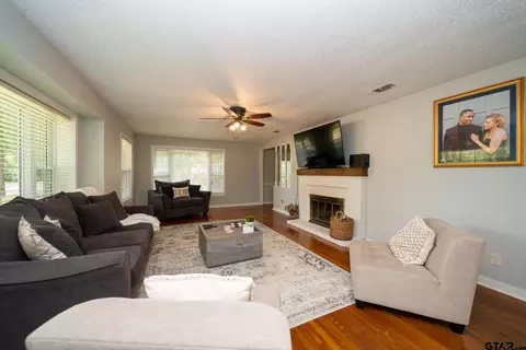 202 Ewing St, Longview, TX 75602 photo 5