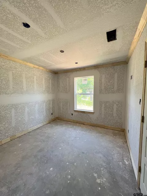 562 E Main, Van, TX 75790 photo 6