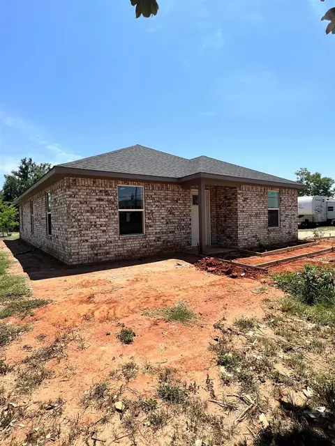 562 E Main, Van, TX 75790 photo 2