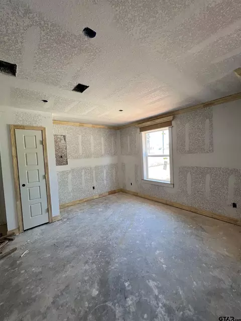 562 E Main, Van, TX 75790 photo 5