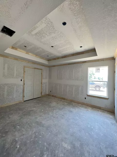 562 E Main, Van, TX 75790 photo 3