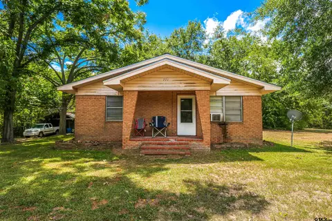 771 W 6th St, Rusk, TX 75785