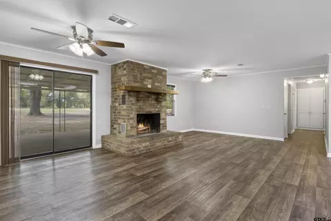 308 E Daingerfield St, Omaha, TX 75571 photo 5