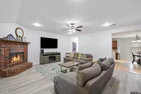 209 Olive St, Van, TX 75790 photo 8