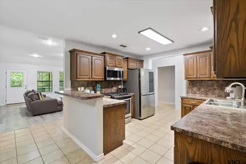 209 Olive St, Van, TX 75790 photo 12