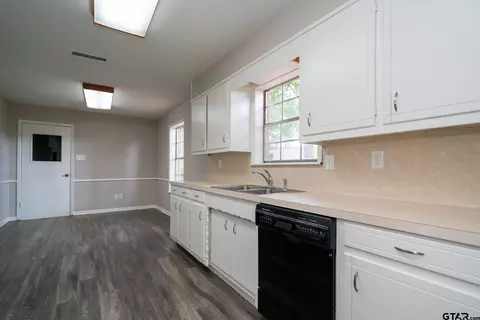 2309 Rande St, Longview, TX 75605 photo 9