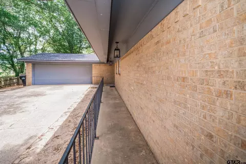 2309 Rande St, Longview, TX 75605 photo 2