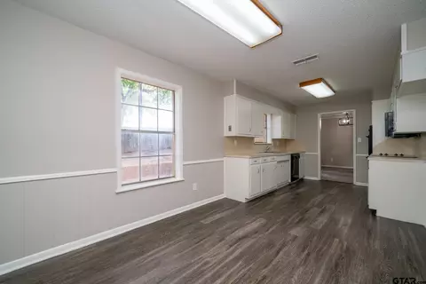 2309 Rande St, Longview, TX 75605 photo 12