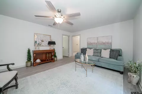 404 E Hope Dr, Longview, TX 75604 photo 17
