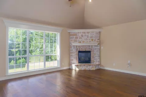 112 Colt St, Longview, TX 75604 photo 14