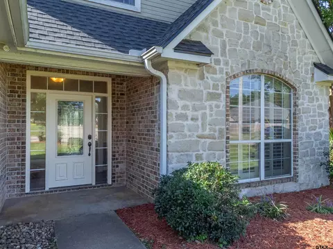 112 Colt St, Longview, TX 75604 photo 4