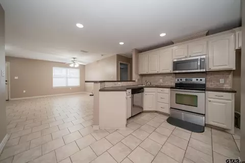 1202 Silver Spur, Longview, TX 75604 photo 18