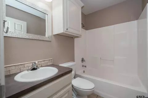 1202 Silver Spur, Longview, TX 75604 photo 4