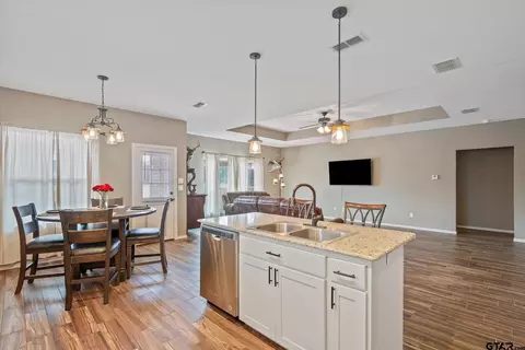 370 Molly Ln, Lindale, TX 75771 photo 8