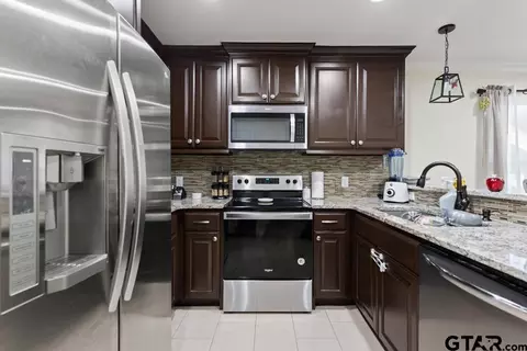 402 E Mims, Tyler, TX 75702 photo 11