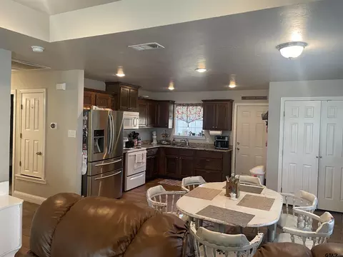 913 E 9th, Mount Pleasant, TX 75455 photo 5