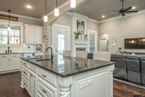 7741 Hickory Spring Ln, Tyler, TX 75703 photo 9
