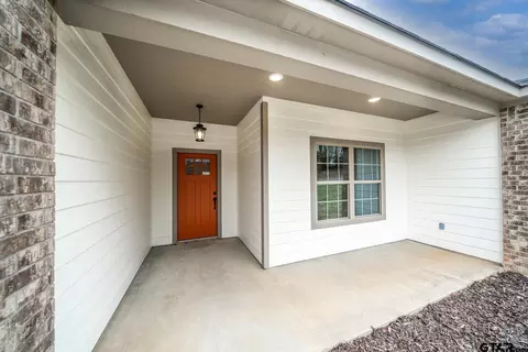 1501 Pinecrest St, Gilmer, TX 75644 photo 2