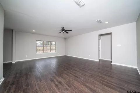 1501 Pinecrest St, Gilmer, TX 75644 photo 3