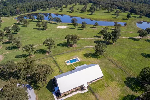 10882 E Us Highway 79, Oakwood, TX 75855