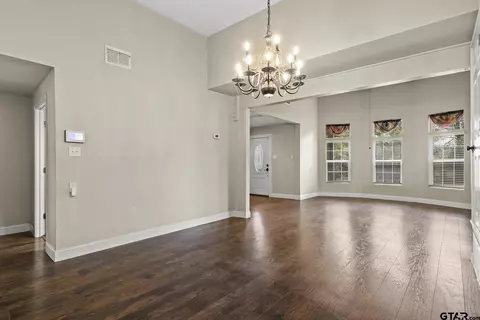 515 E 3rd St, Mount Pleasant, TX 75455 photo 6