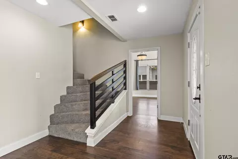 515 E 3rd St, Mount Pleasant, TX 75455 photo 3