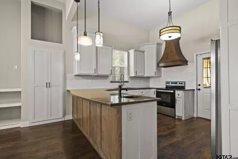 515 E 3rd St, Mount Pleasant, TX 75455 photo 7