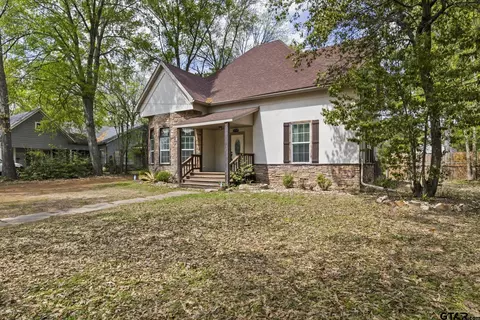 515 E 3rd St, Mount Pleasant, TX 75455 photo 2