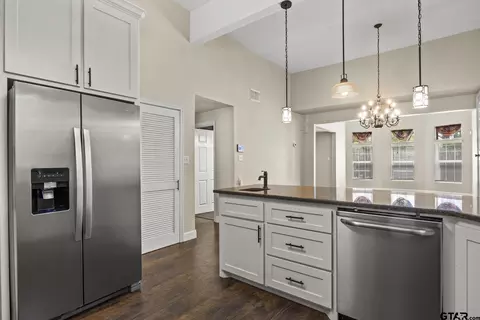 515 E 3rd St, Mount Pleasant, TX 75455 photo 8