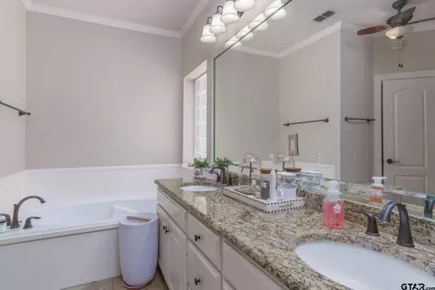 1006 Lovers Ln, Longview, TX 75604 photo 14