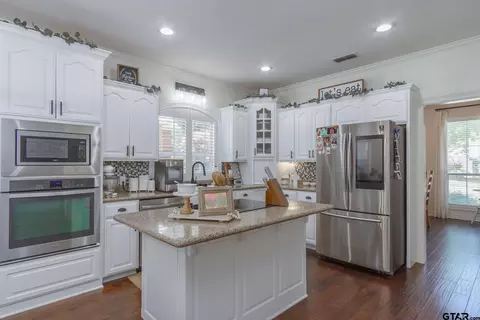 1006 Lovers Ln, Longview, TX 75604 photo 10