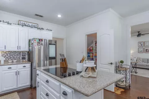 1006 Lovers Ln, Longview, TX 75604 photo 8