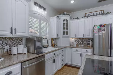 1006 Lovers Ln, Longview, TX 75604 photo 9