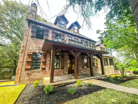 916 Colonial Dr, Tyler, TX 75701