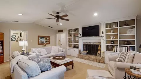 527 Hideaway Ln E, Hideaway, TX 75771 photo 14