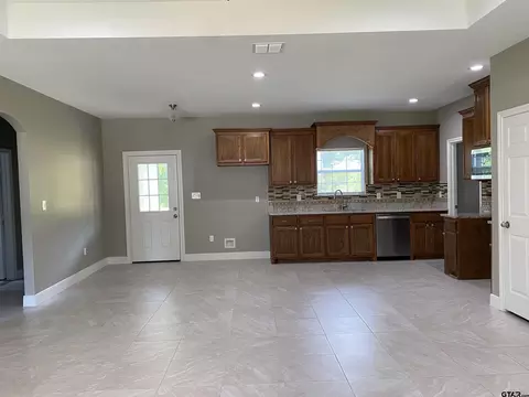 1405 E 9th, Mount Pleasant, TX 75455 photo 2
